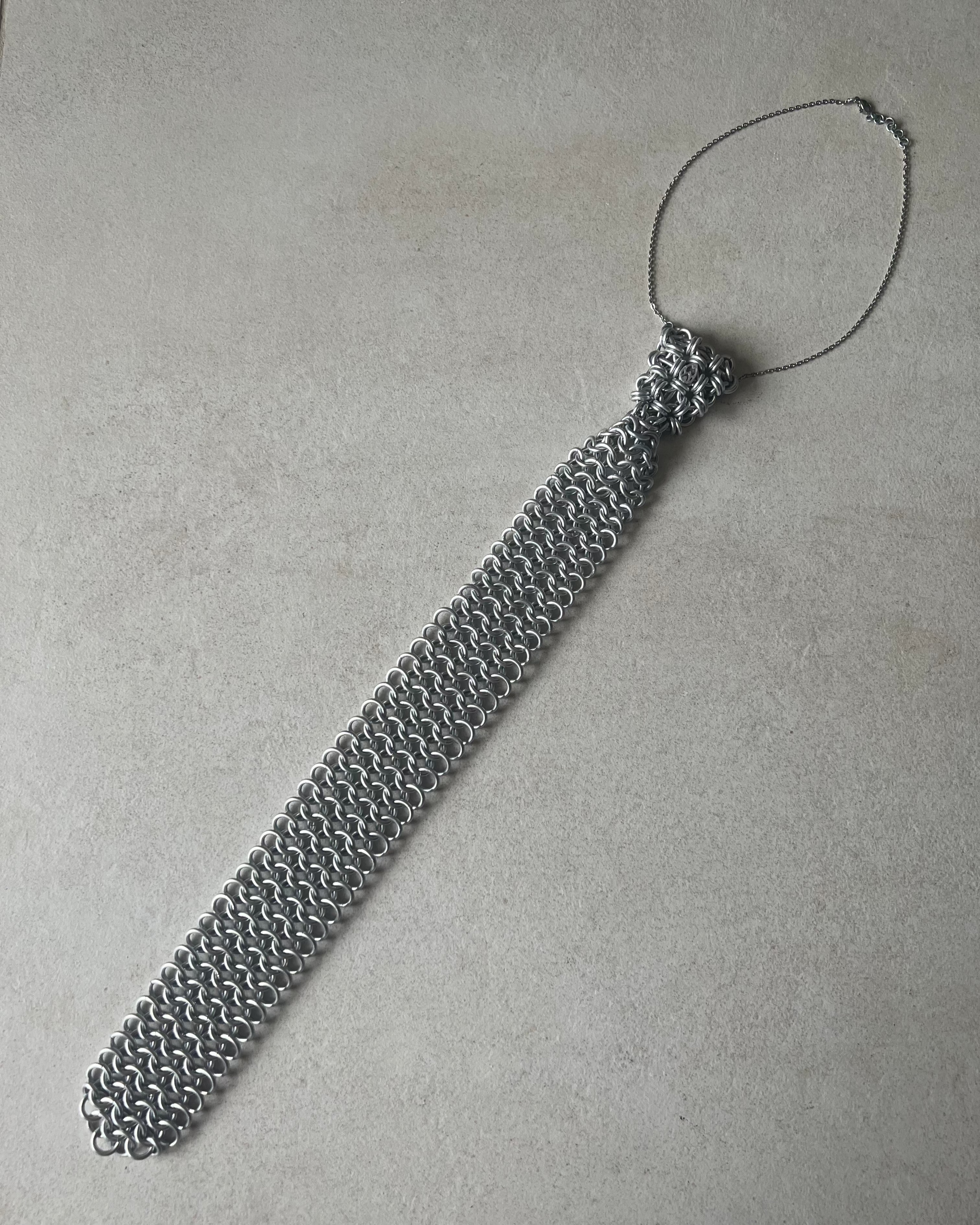 Metal tie