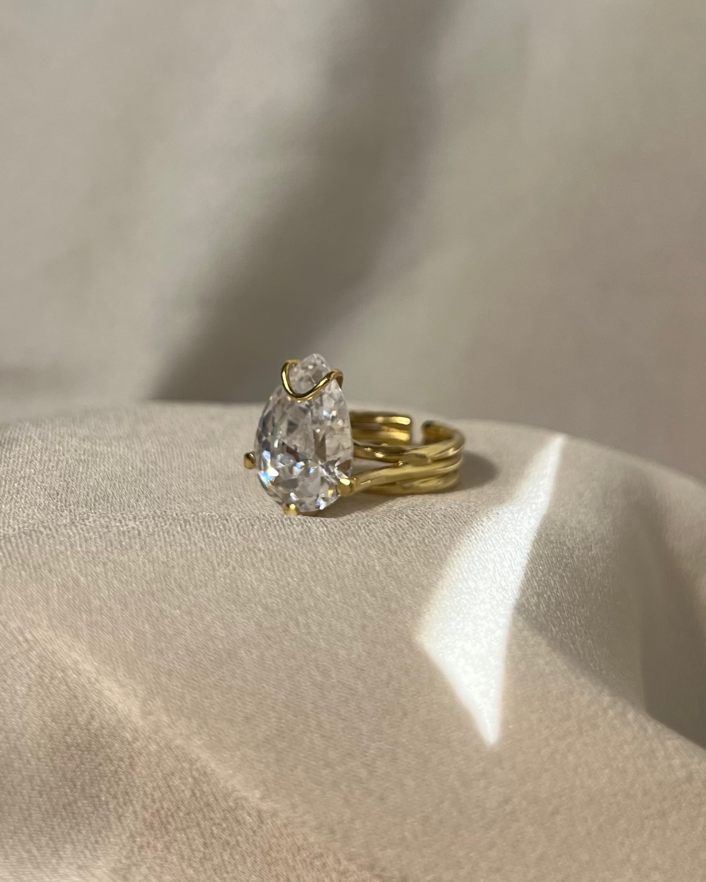 Anello Zircone Goccia