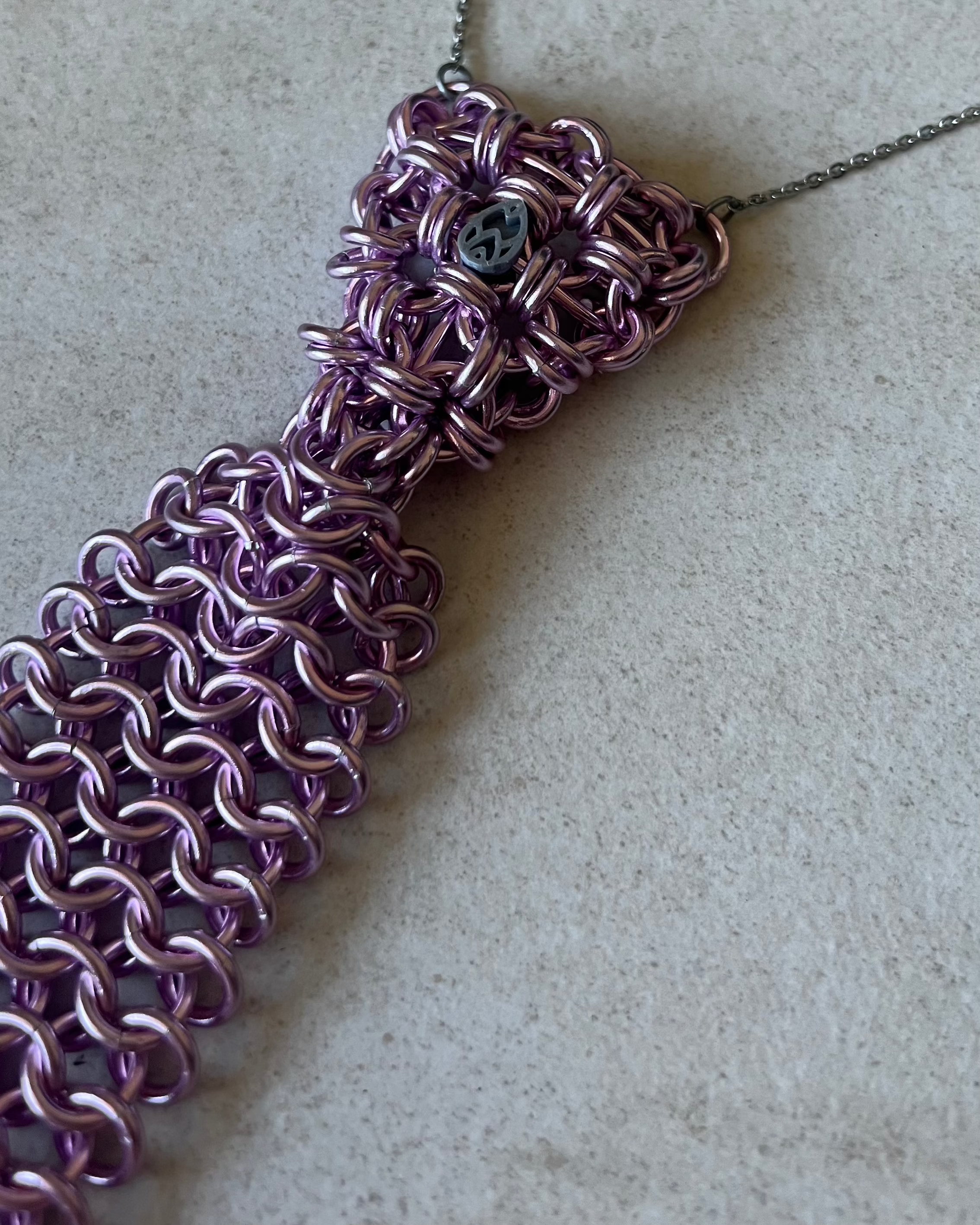 Metal tie