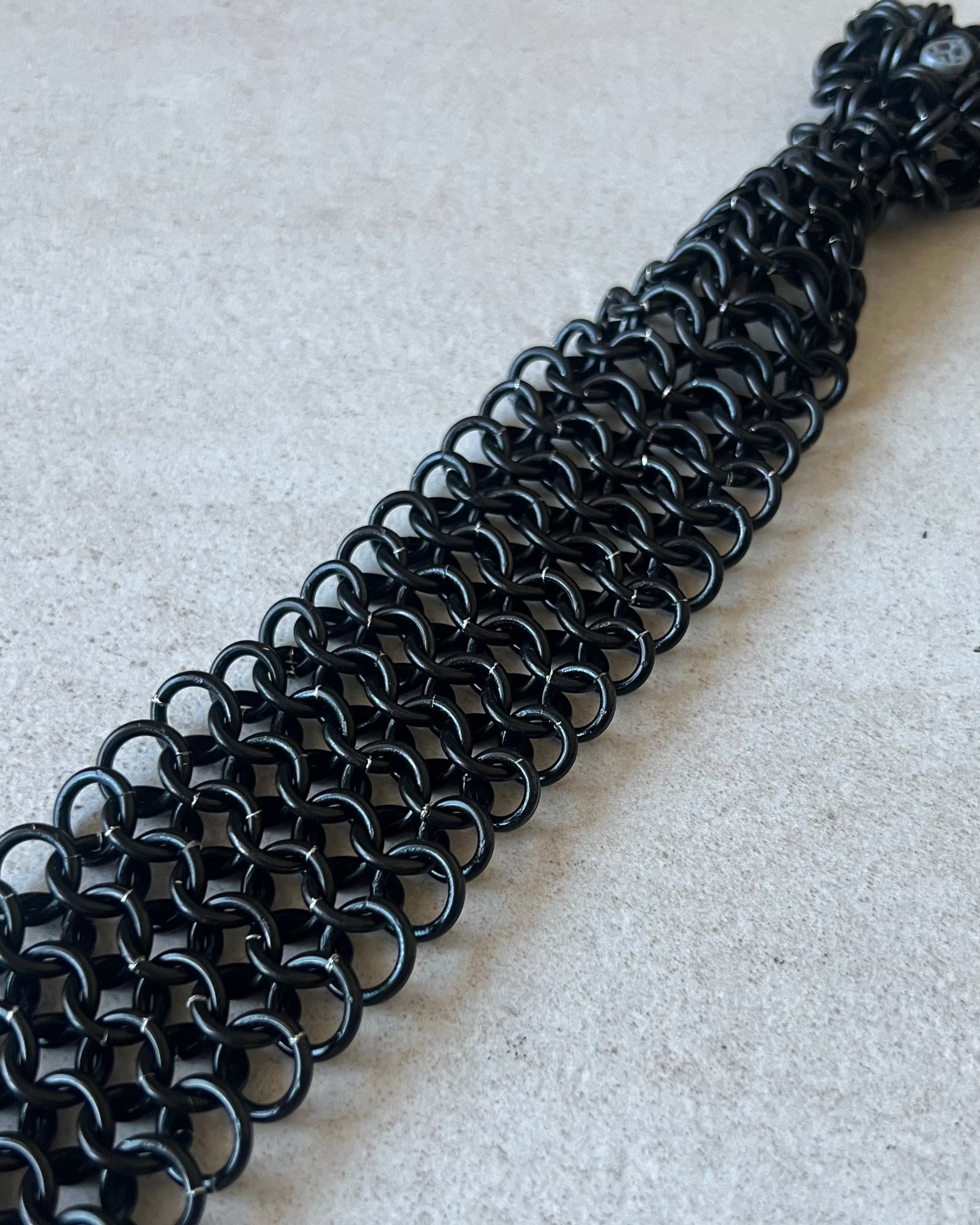 Metal tie
