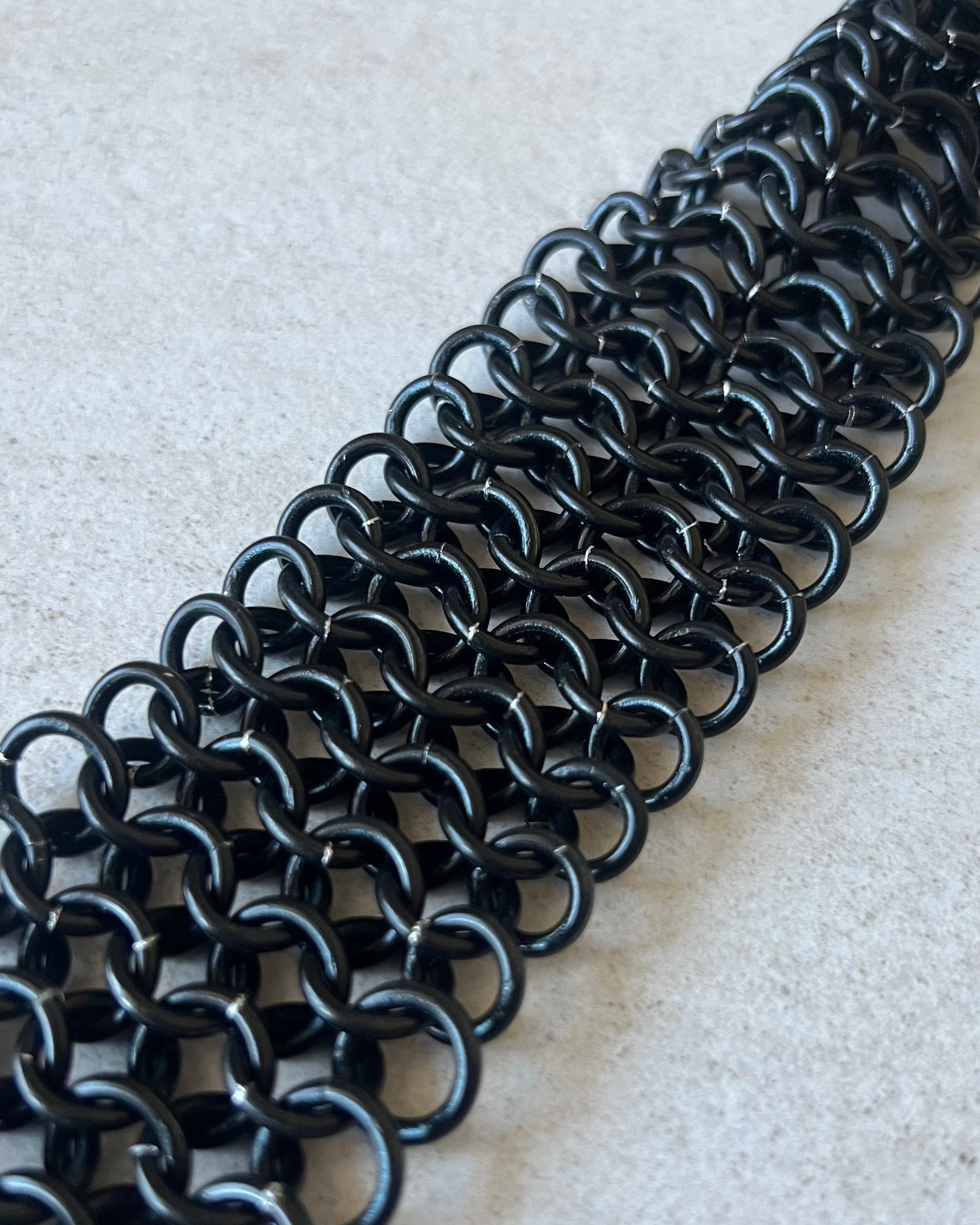 Metal tie