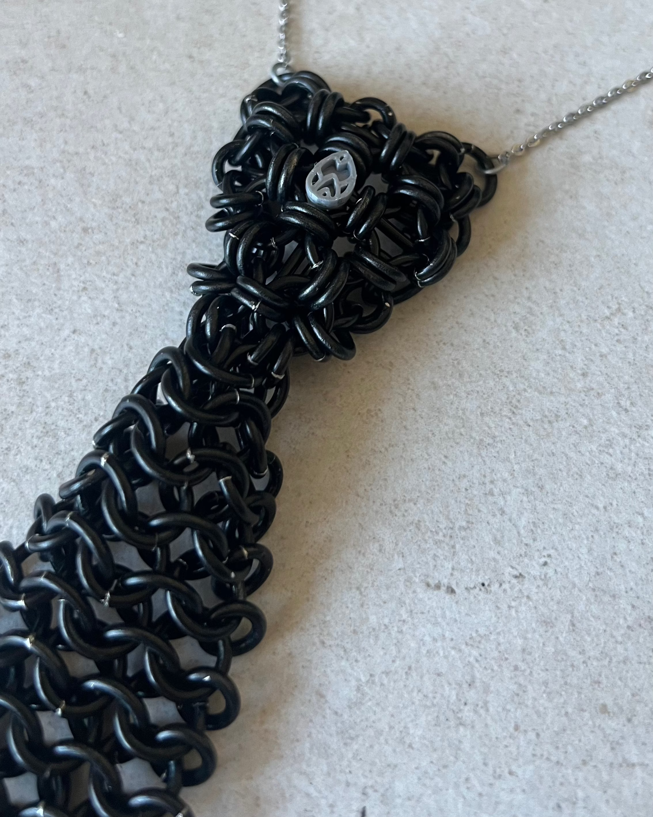Metal tie